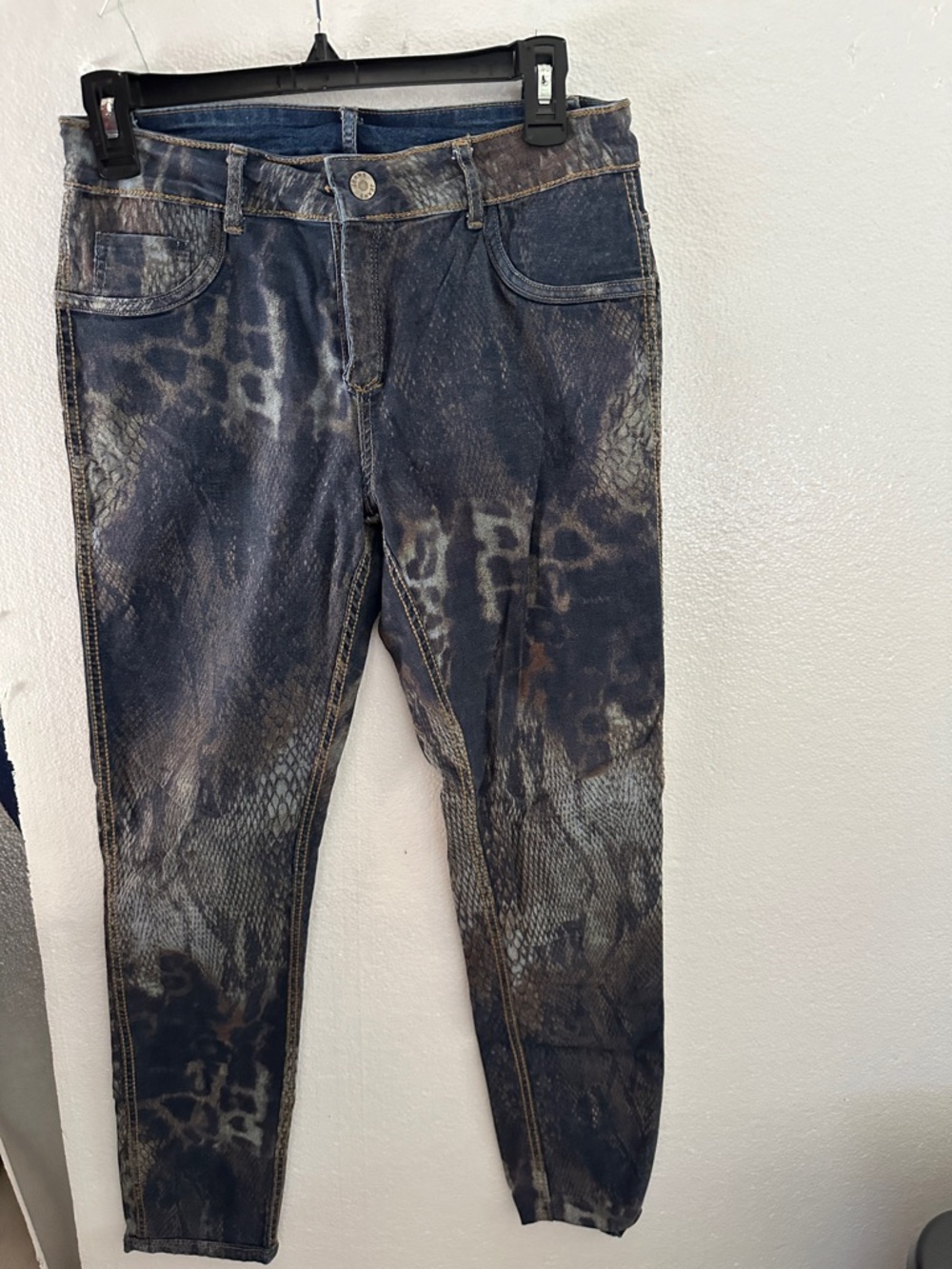 Women’s Dark Animal-Print Skinny Jeans